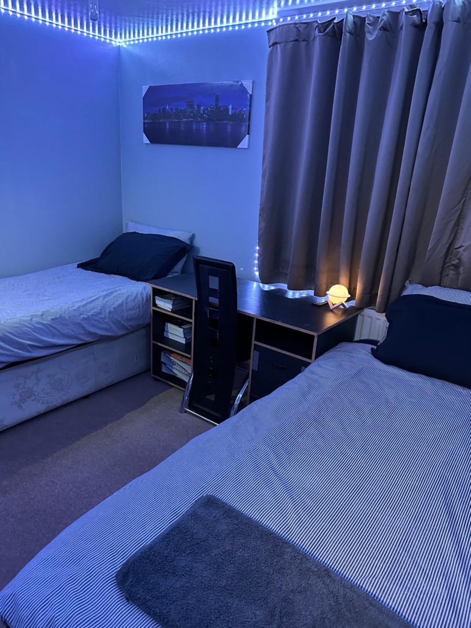 London Gateway Get-Away Apartment เฮาน์สโลว์ ภายนอก รูปภาพ