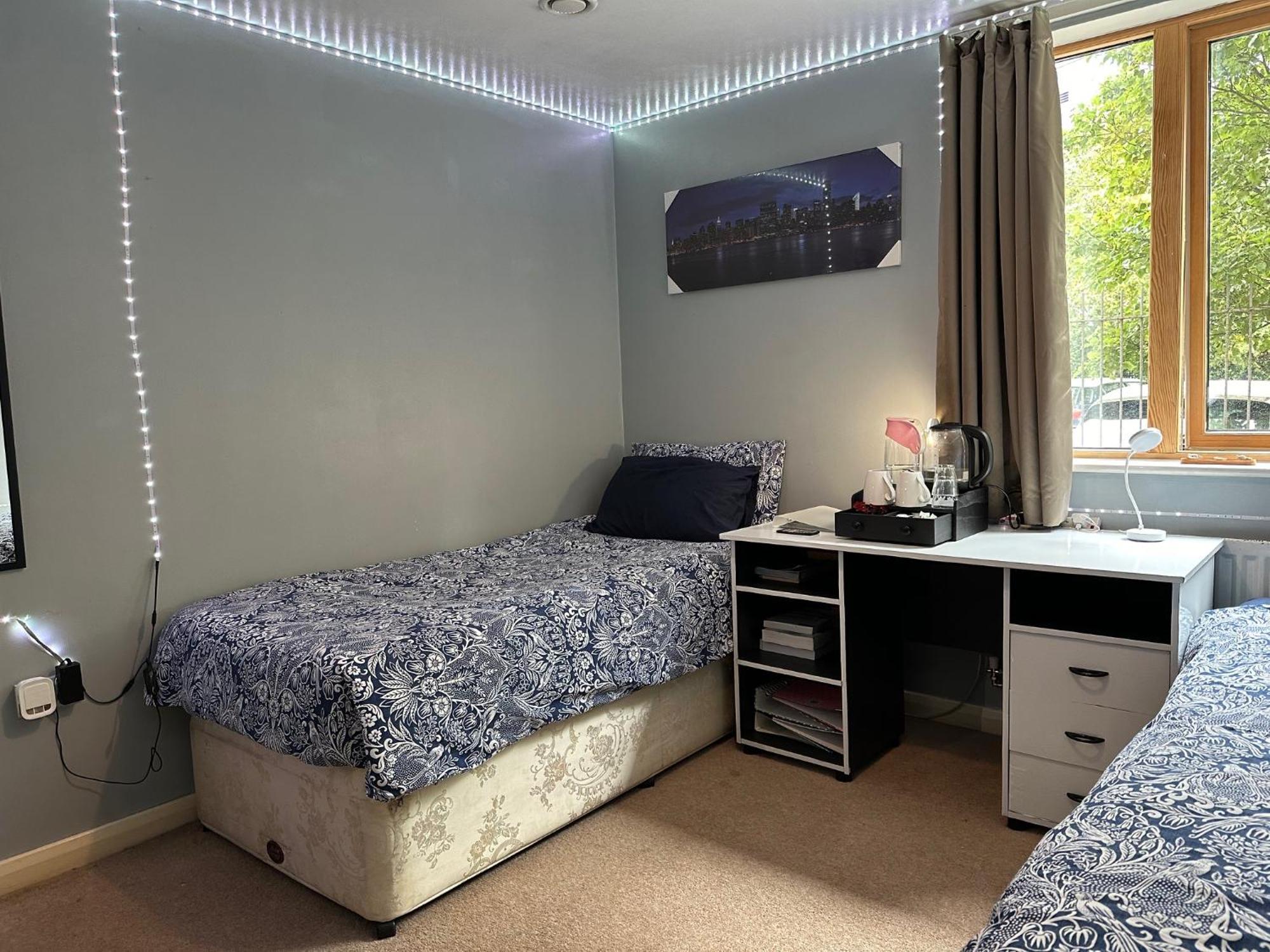 London Gateway Get-Away Apartment เฮาน์สโลว์ ภายนอก รูปภาพ